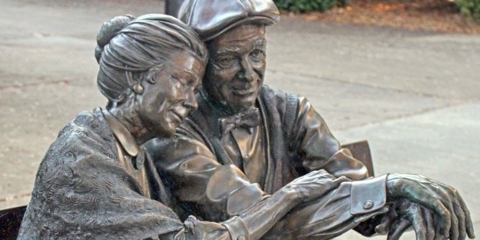 statue of old couple